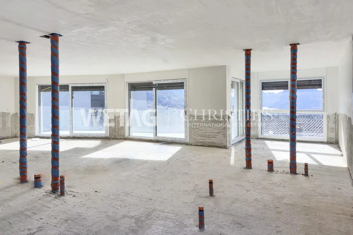 Elegant penthouse apartment in shell construction for sale in Lugano–Canobbio... - Photo 4 of 11