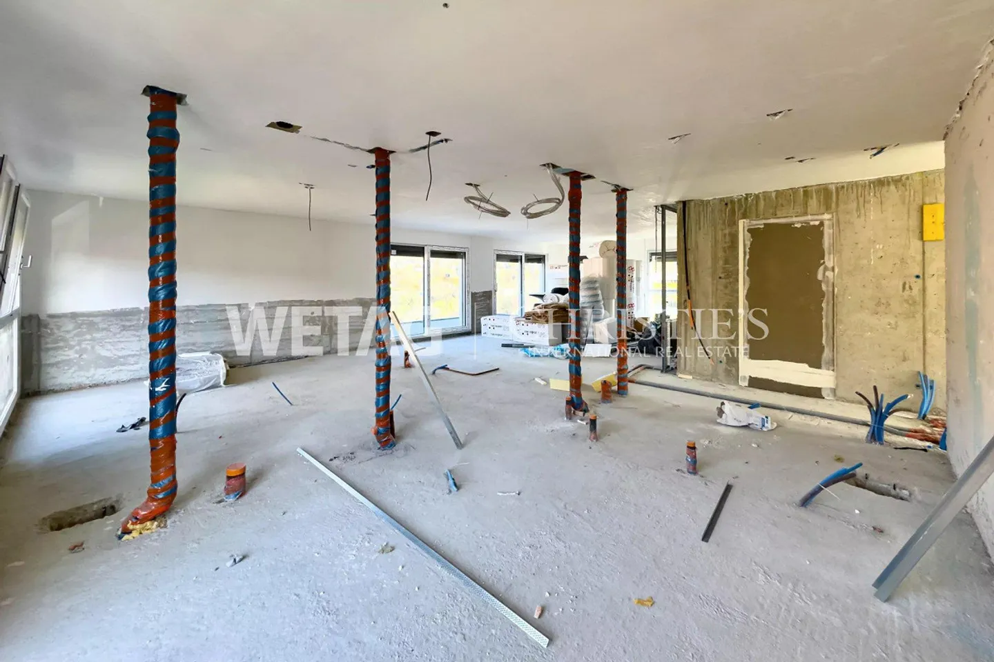 Elegant penthouse apartment in shell construction for sale in Lugano–Canobbio... - Photo 5 of 11