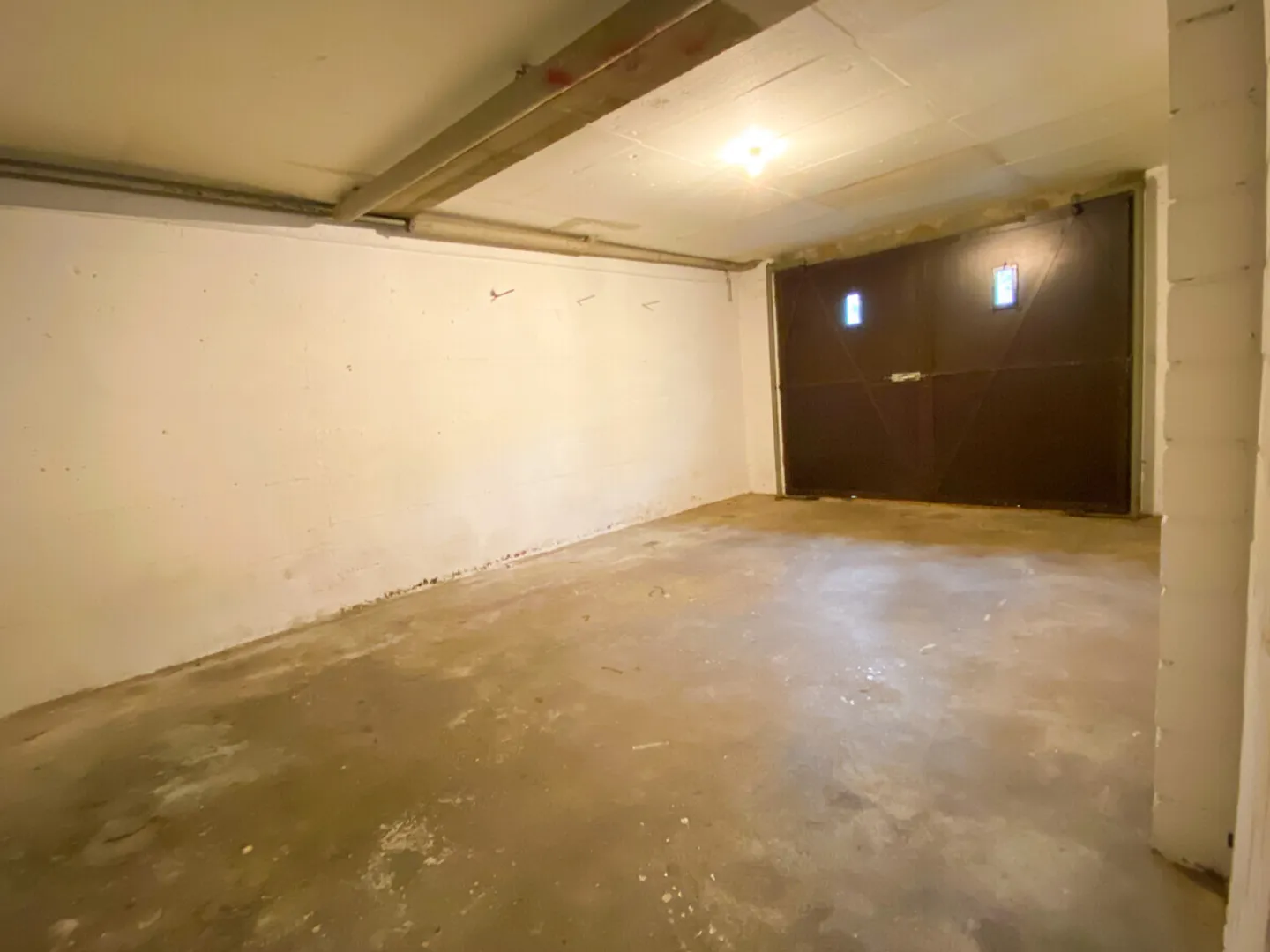 Modern Apartment with Garden - Photo 11 of 14