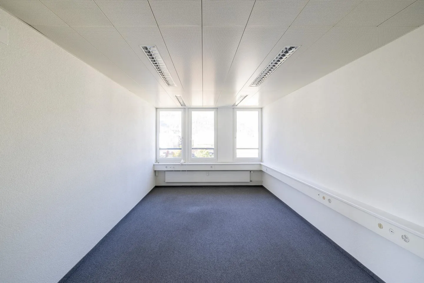 Votre nouveau bureau dans le premier bâtiment de la Bahnhofstrasse à Buchs - Photo 1 sur 4