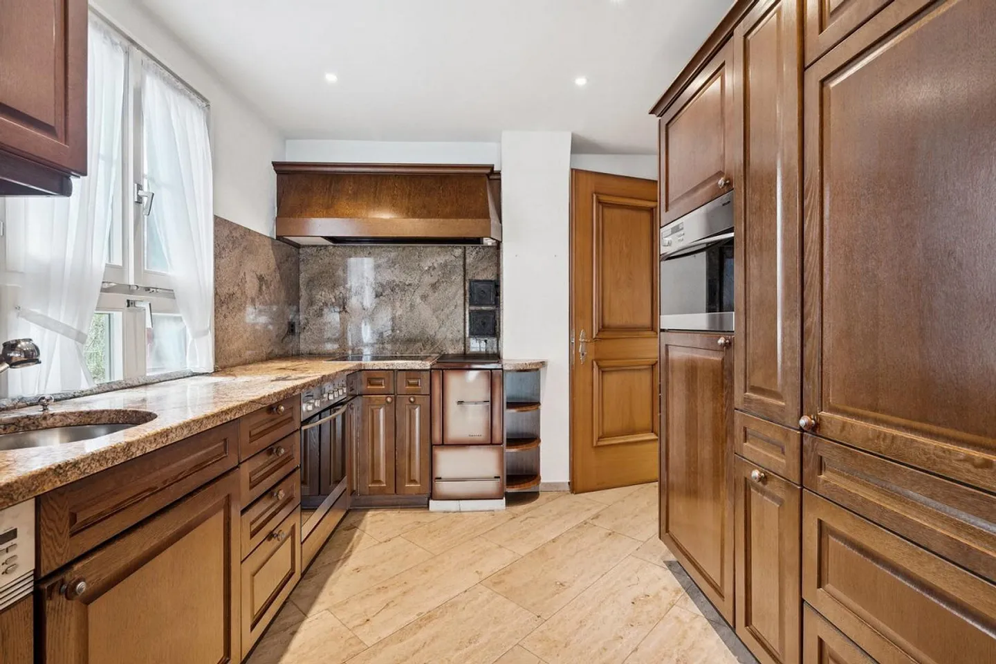 Unique Lover's Object with Generous Outdoor Space in a Quiet Location - Photo 7 of 13