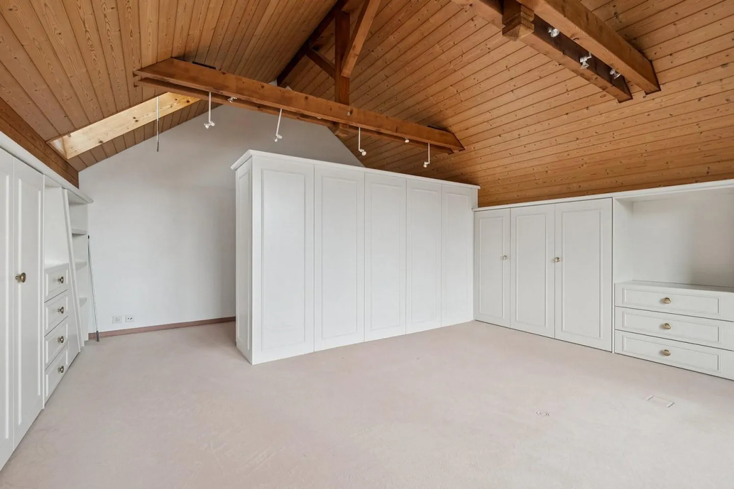 Unique Lover's Object with Generous Outdoor Space in a Quiet Location - Photo 9 of 13