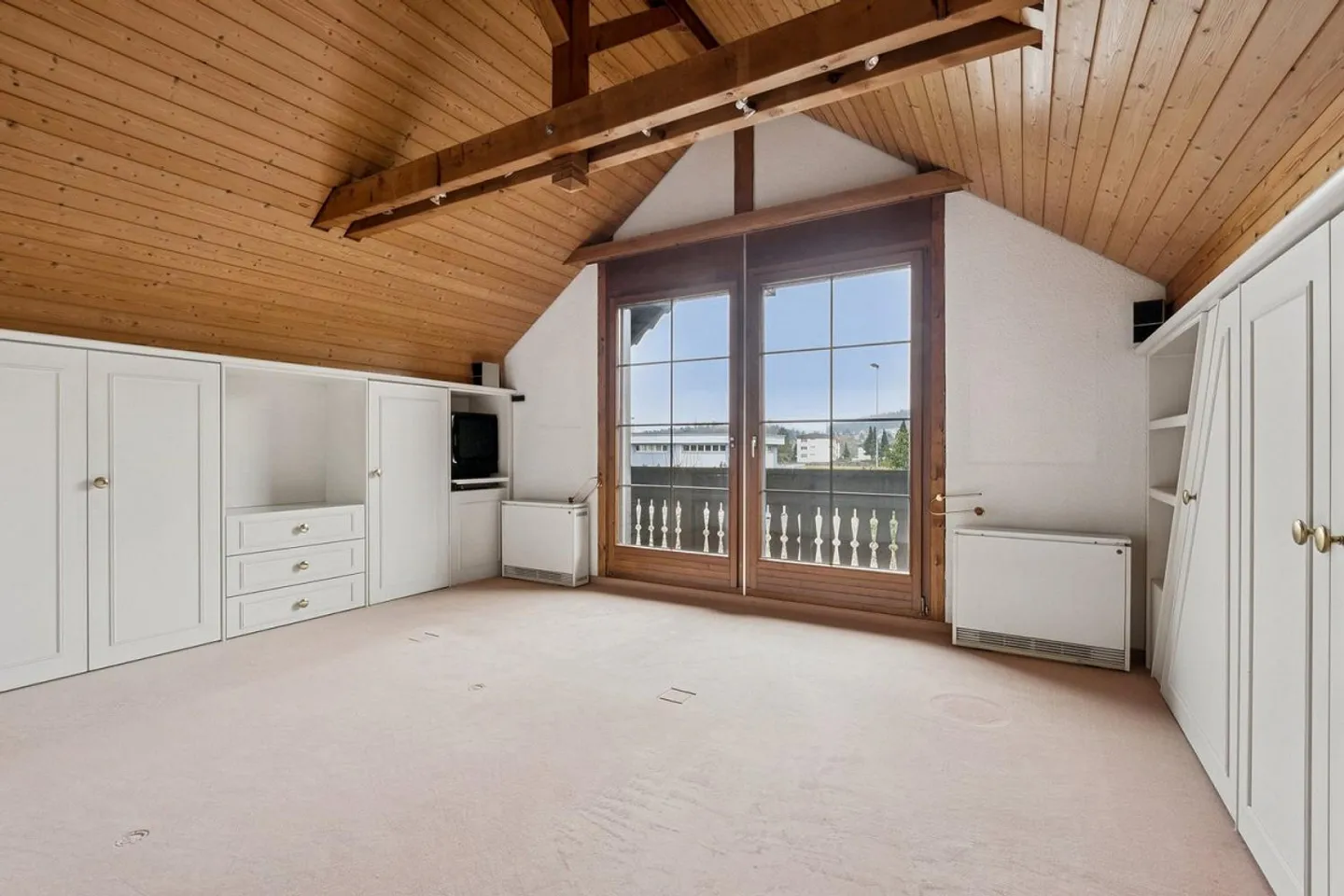 Unique Lover's Object with Generous Outdoor Space in a Quiet Location - Photo 10 of 13