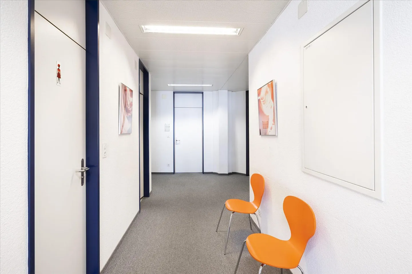 Votre nouveau bureau dans le premier bâtiment de la Bahnhofstrasse à Buchs - Photo 3 sur 4