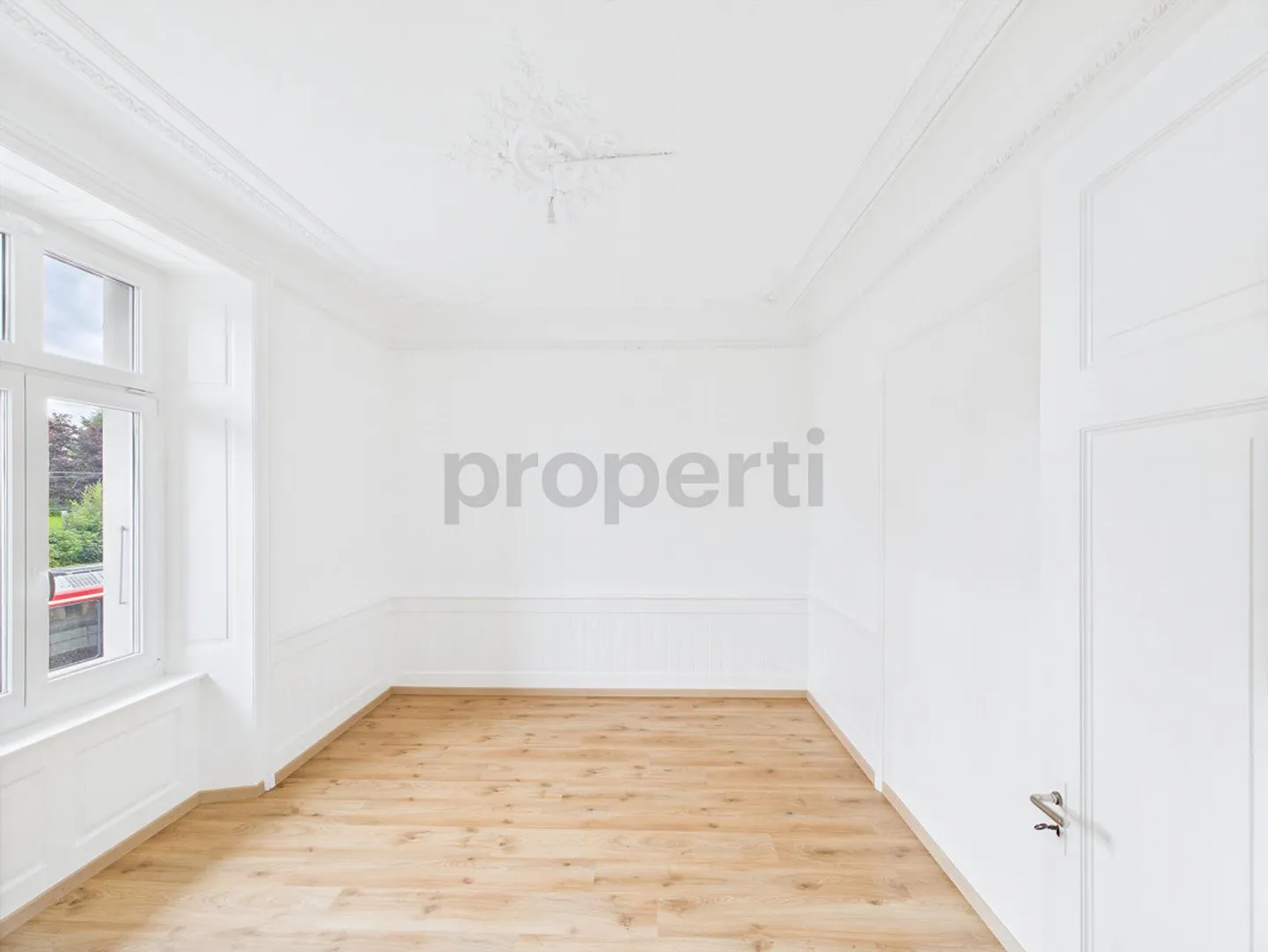 LEASE TAKEOVER: magnificent 5.5 room renovated apartment in the heart of Sai... - Photo 8 of 17