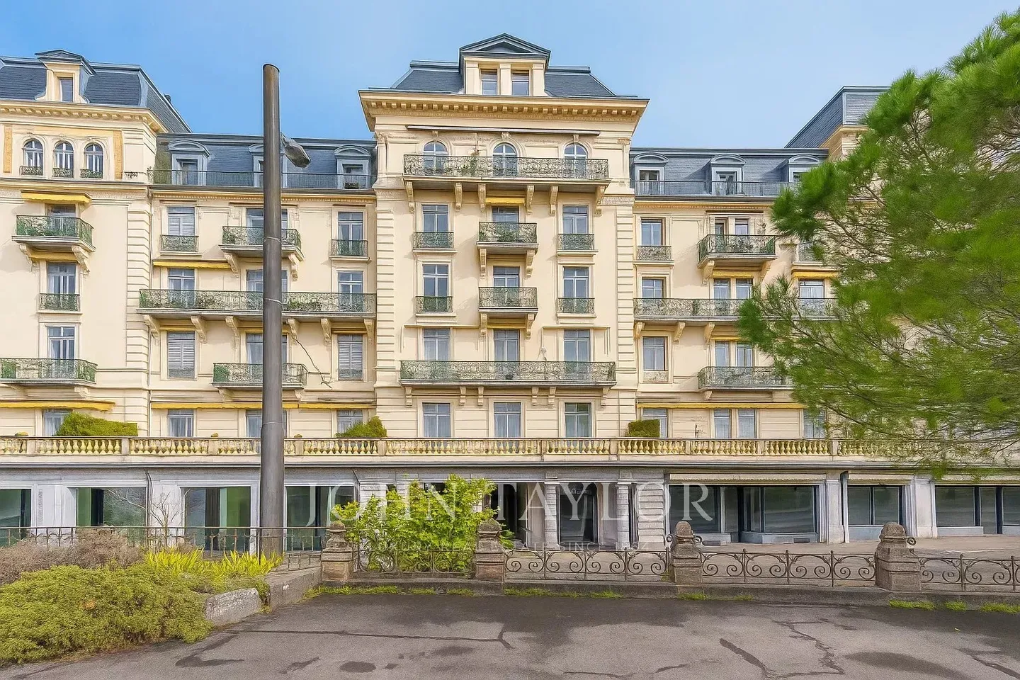 Bell'appartamento di 2,5 locali + ufficio al 1° piano di un edificio storico a Territet - Foto 12 di 12