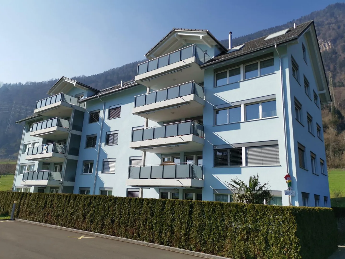 3.5 Room Penthouse Apartment with Panoramic View of Lake and Mountains - Photo 2 of 19