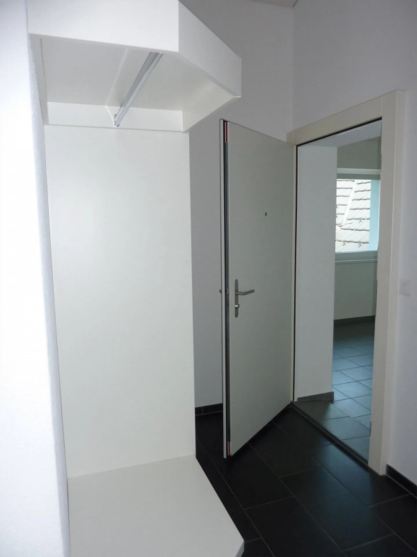 3.5 Room Penthouse Apartment with Panoramic View of Lake and Mountains - Photo 3 of 19