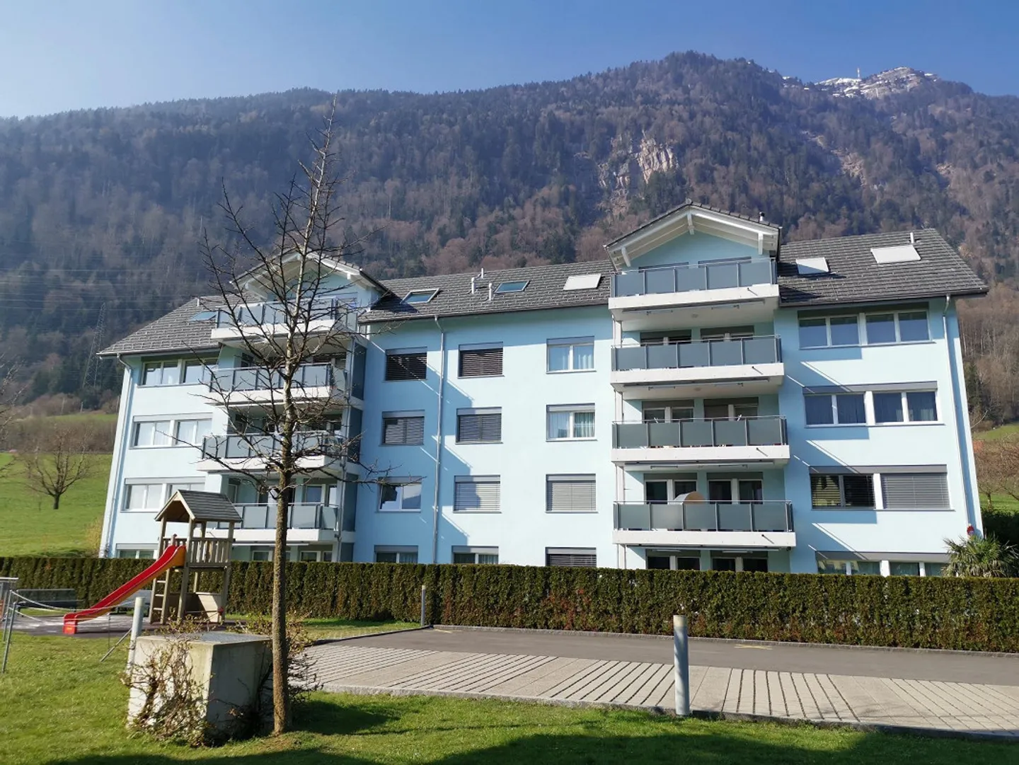 3.5 Room Penthouse Apartment with Panoramic View of Lake and Mountains - Photo 1 of 19