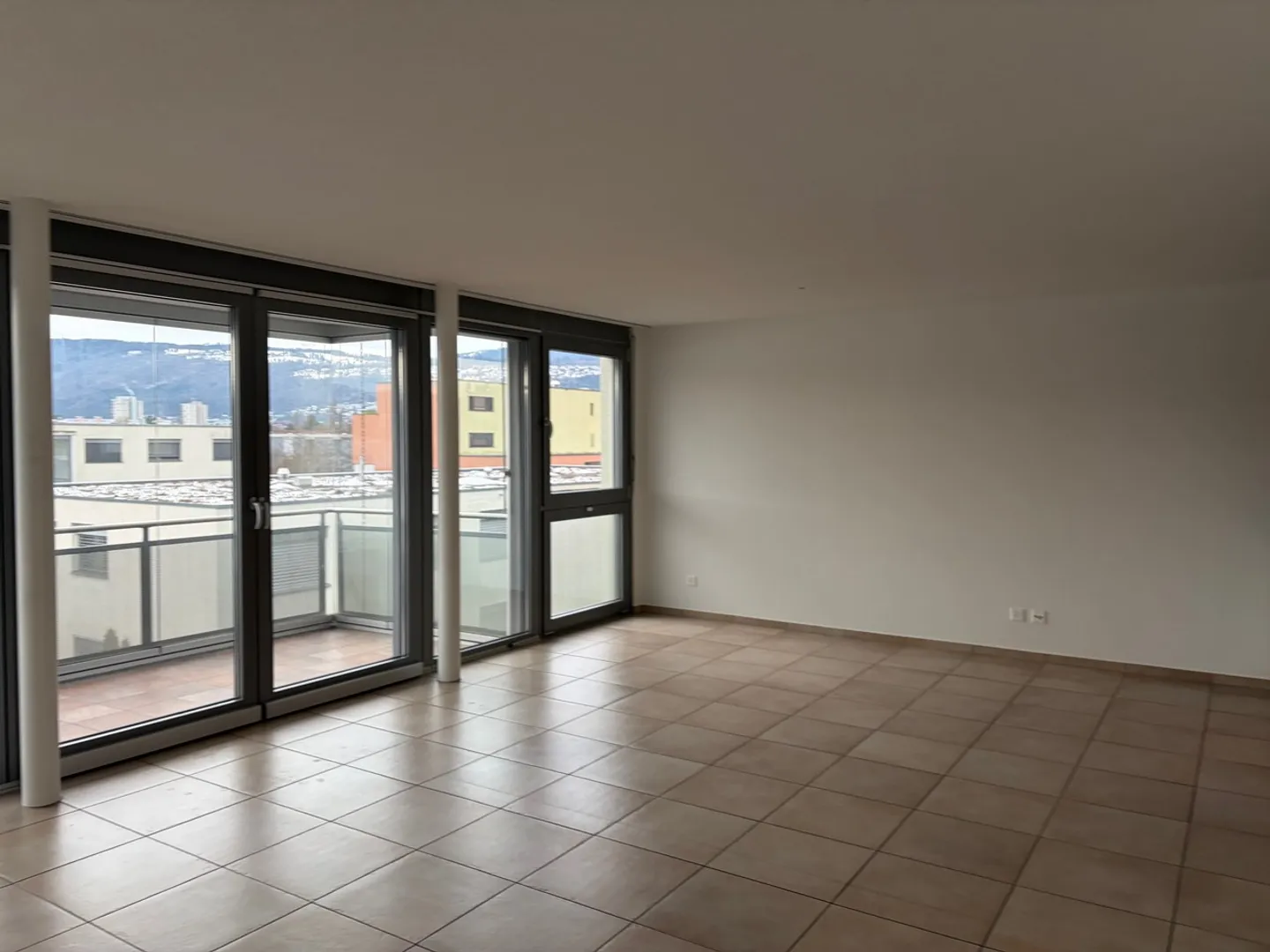 Bienne: Appartement moderne de 4,5pces - 2 places dans parking - Photo 4 of 13