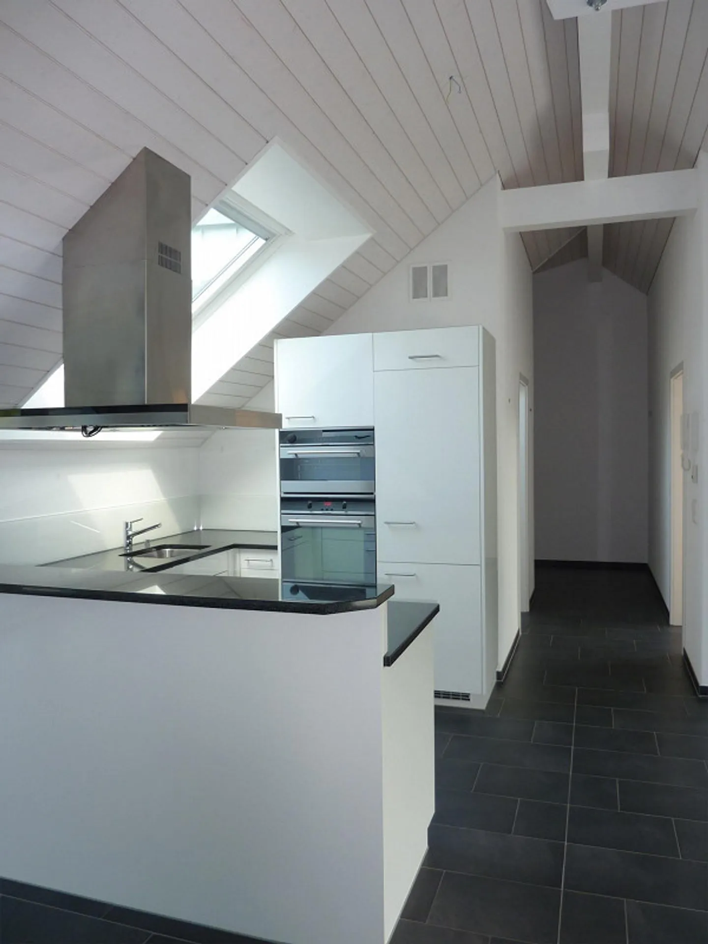 3.5 Room Penthouse Apartment with Panoramic View of Lake and Mountains - Photo 8 of 19