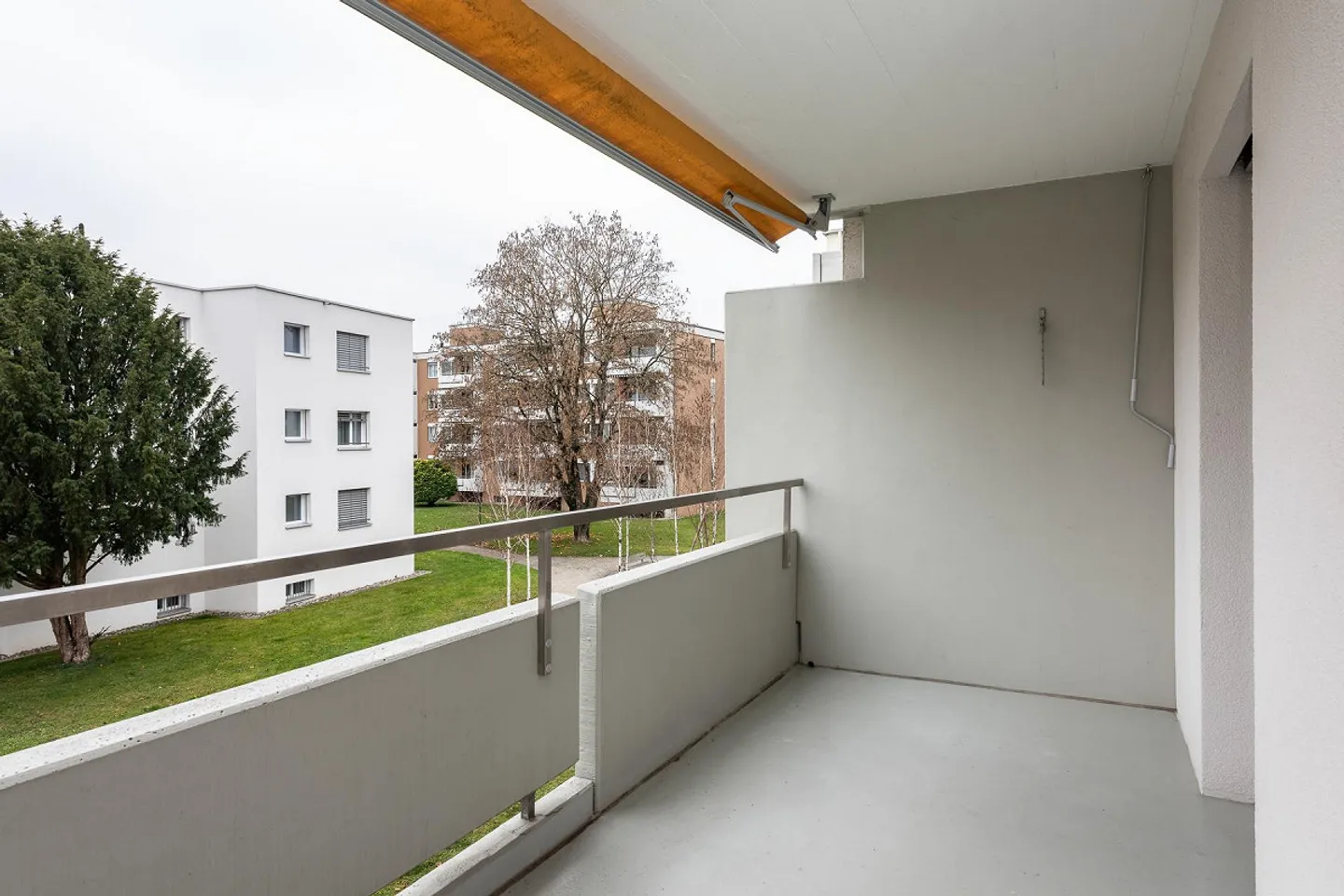 Molto centrale eppure in una zona residenziale tranquilla e verde - Foto 7 di 7