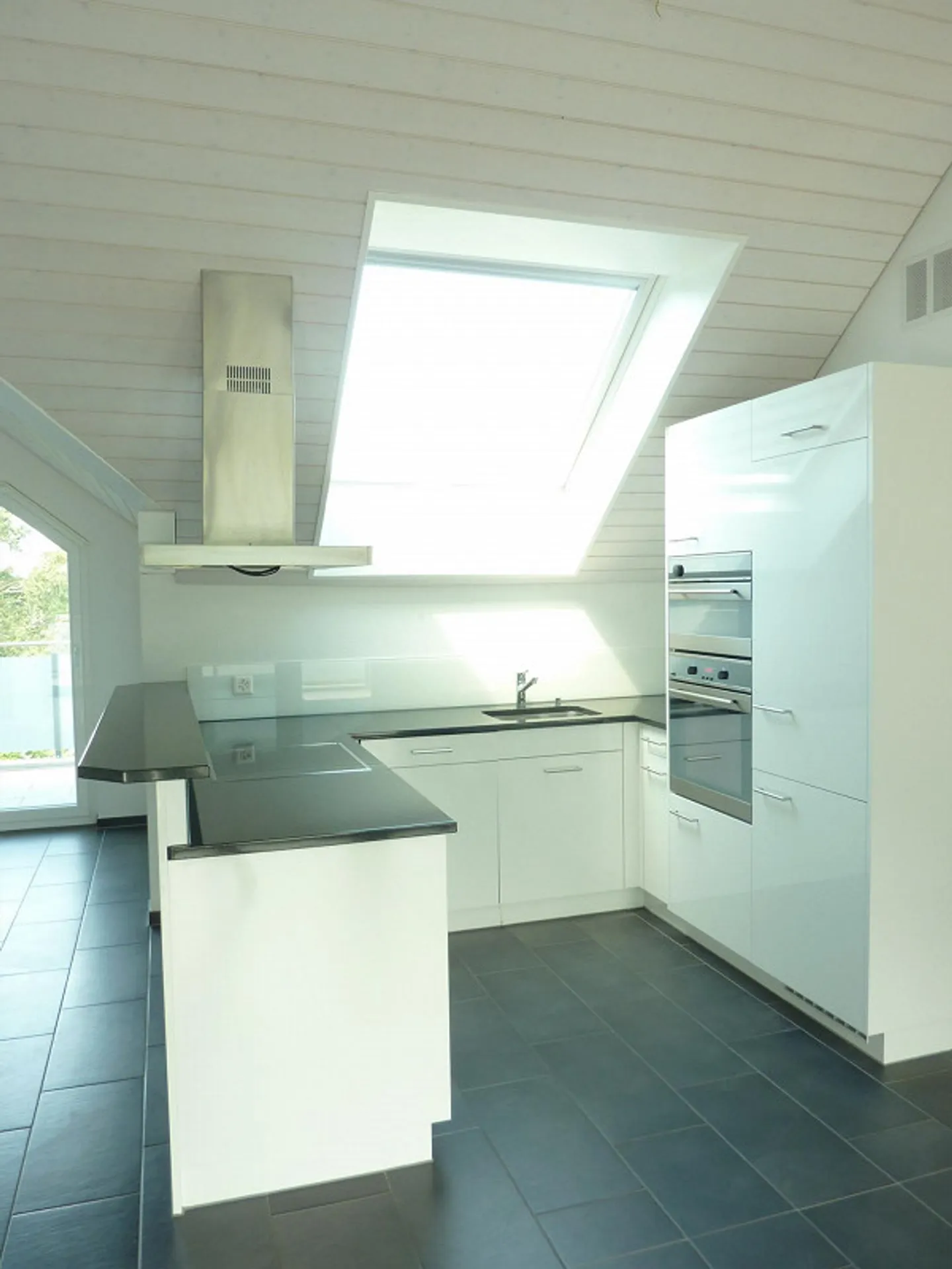 3.5 Room Penthouse Apartment with Panoramic View of Lake and Mountains - Photo 7 of 19