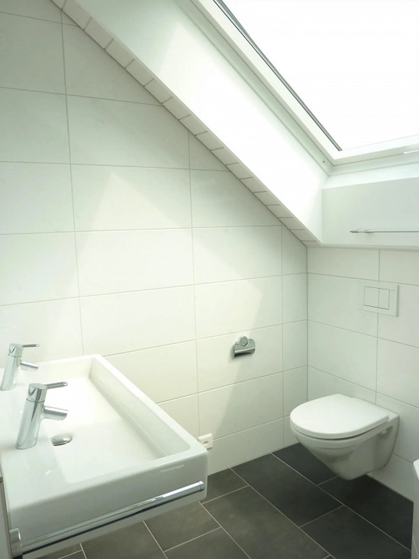 3.5 Room Penthouse Apartment with Panoramic View of Lake and Mountains - Photo 16 of 19