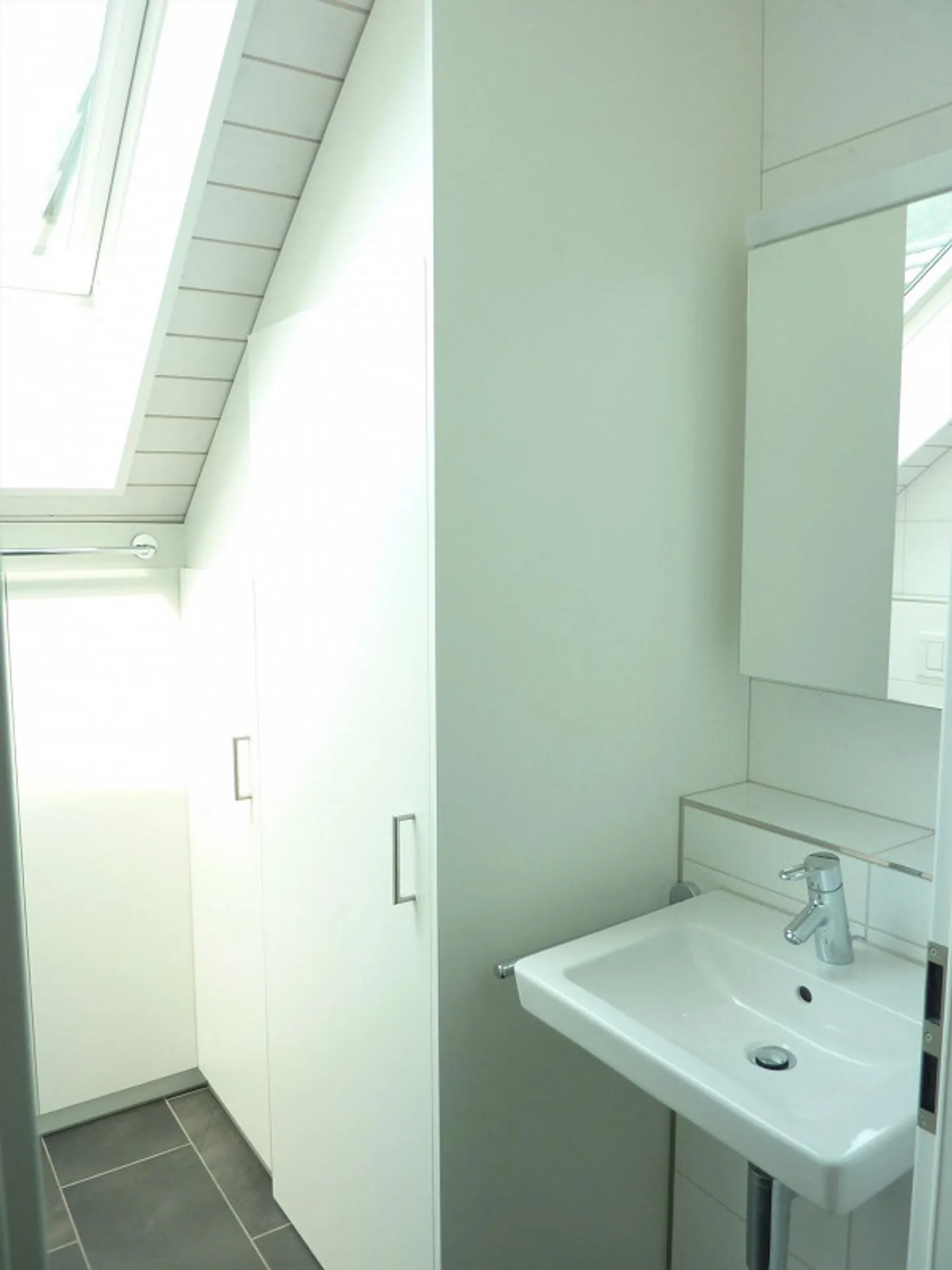 3.5 Room Penthouse Apartment with Panoramic View of Lake and Mountains - Photo 17 of 19