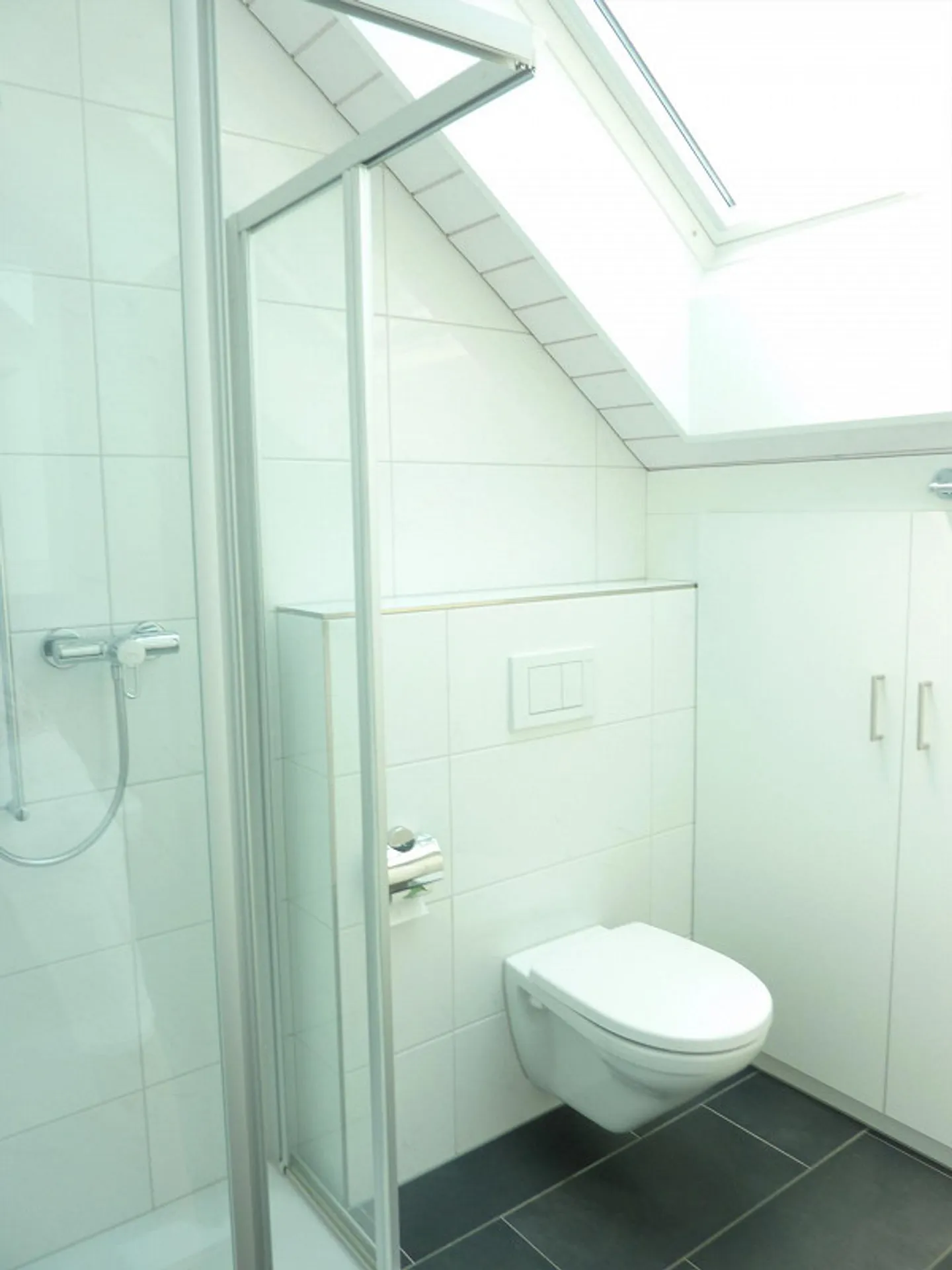 3.5 Room Penthouse Apartment with Panoramic View of Lake and Mountains - Photo 18 of 19