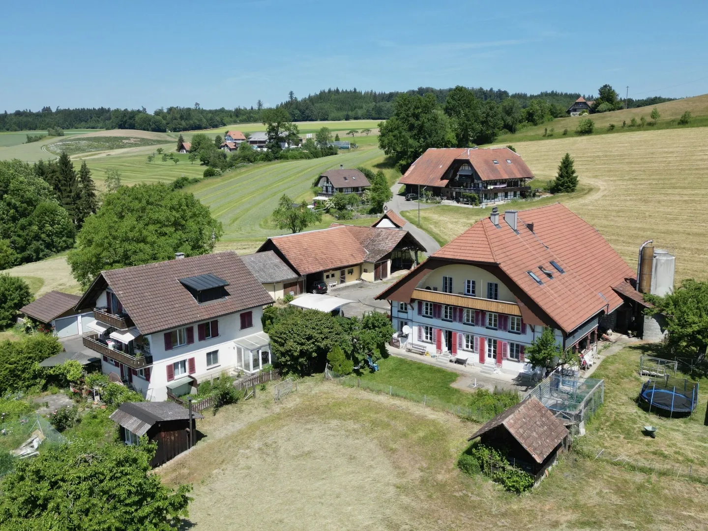 Ensemble de fermes uniques dans un emplacement idyllique avec beaucoup d'espace pour vos visions - Photo 2 sur 20