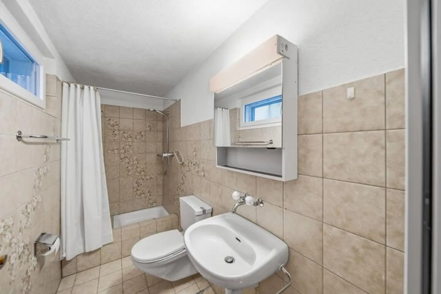 DETACHED 5.5 ROOM SINGLE-FAMILY HOUSE WITH POOL - WHAT ELSE? - Photo 6 of 9