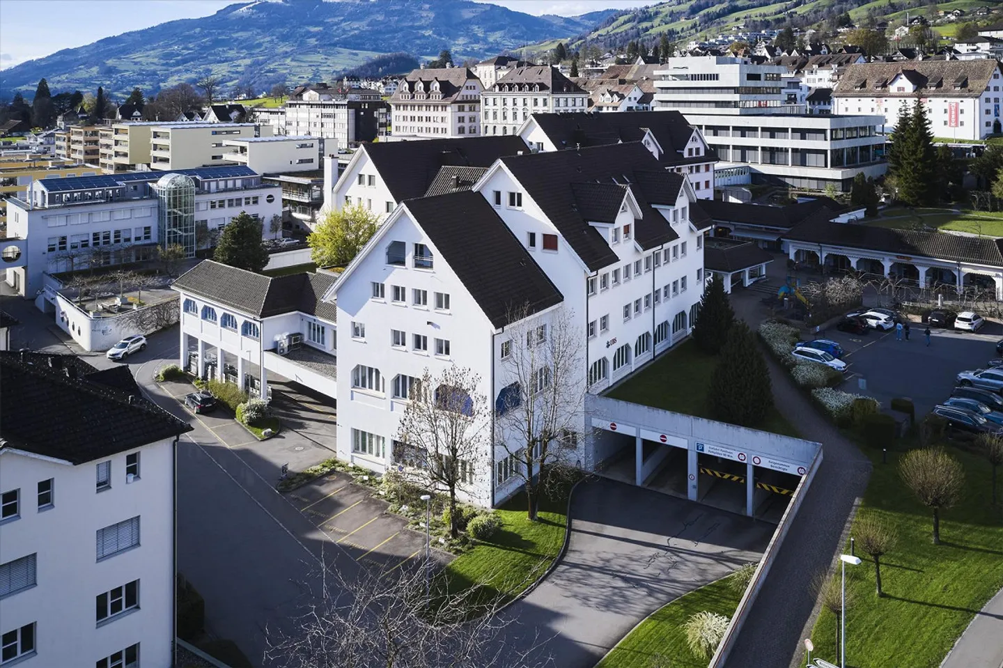 Espaces de bureau flexibles dans un emplacement privilégié à Schwyz - Photo 2 sur 2