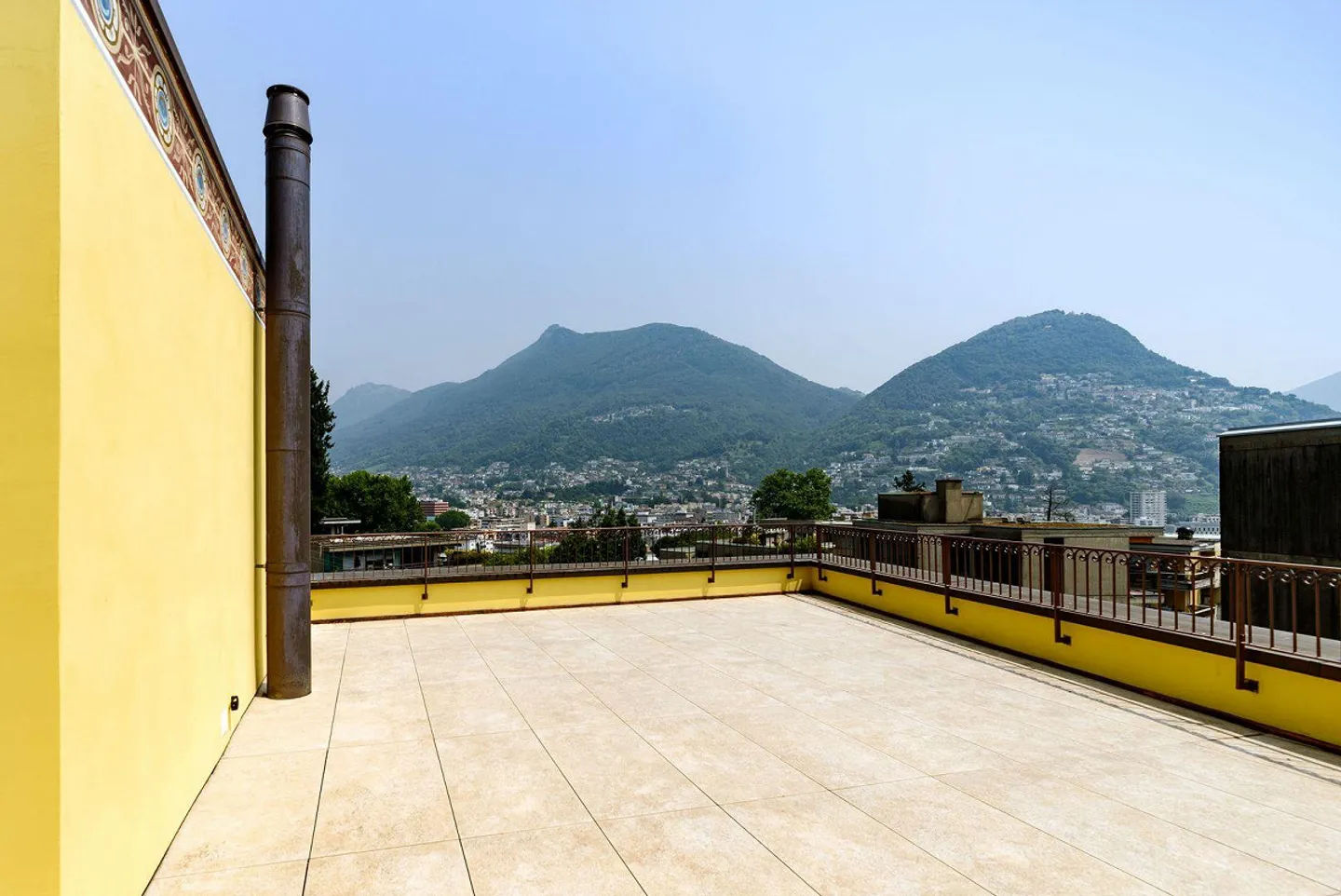 Luxury Villa with Rooftop & Jacuzzi - Photo 11 of 11