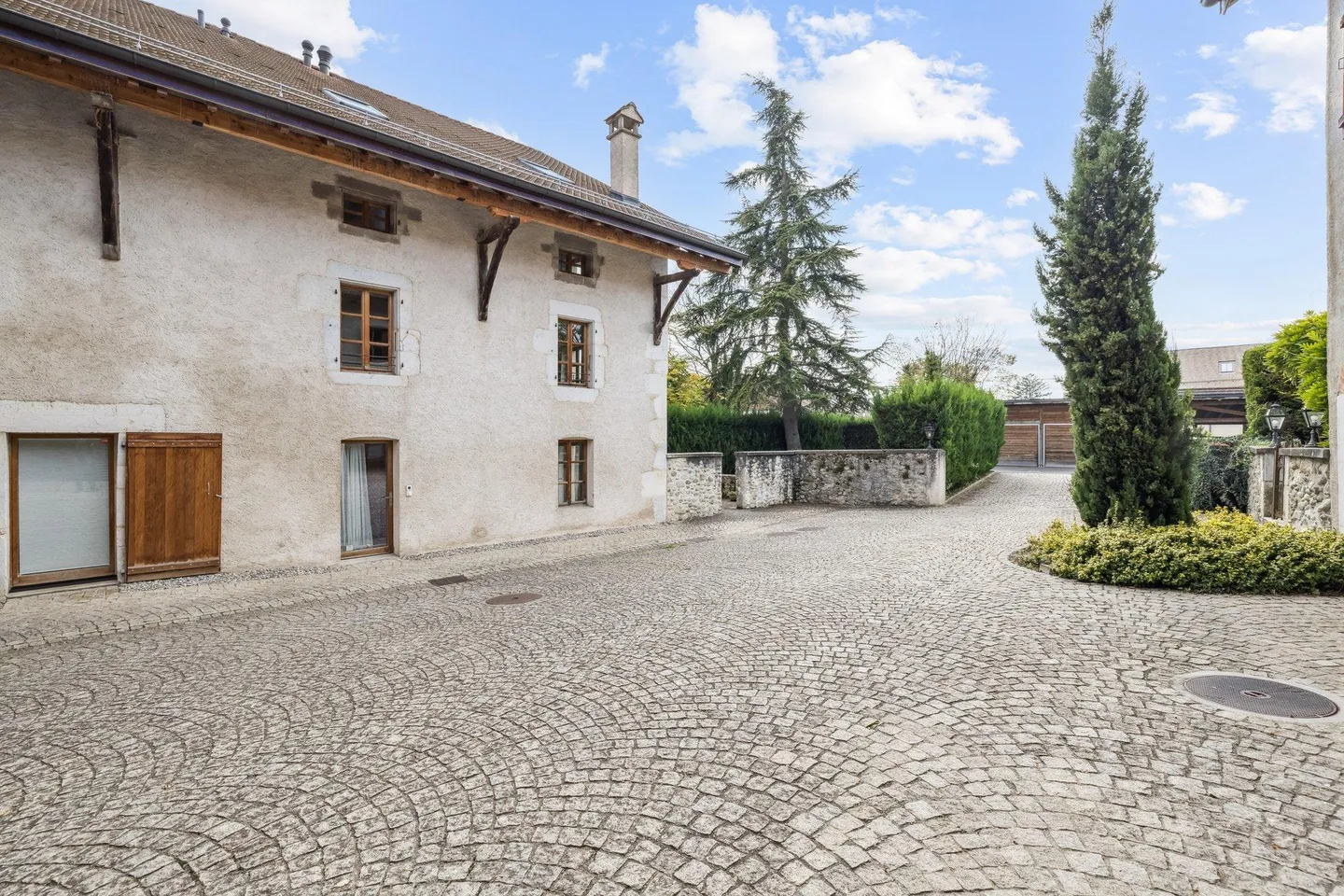 Superb triplex apartment with private garden in Collex-Bossy - Photo 1 of 15