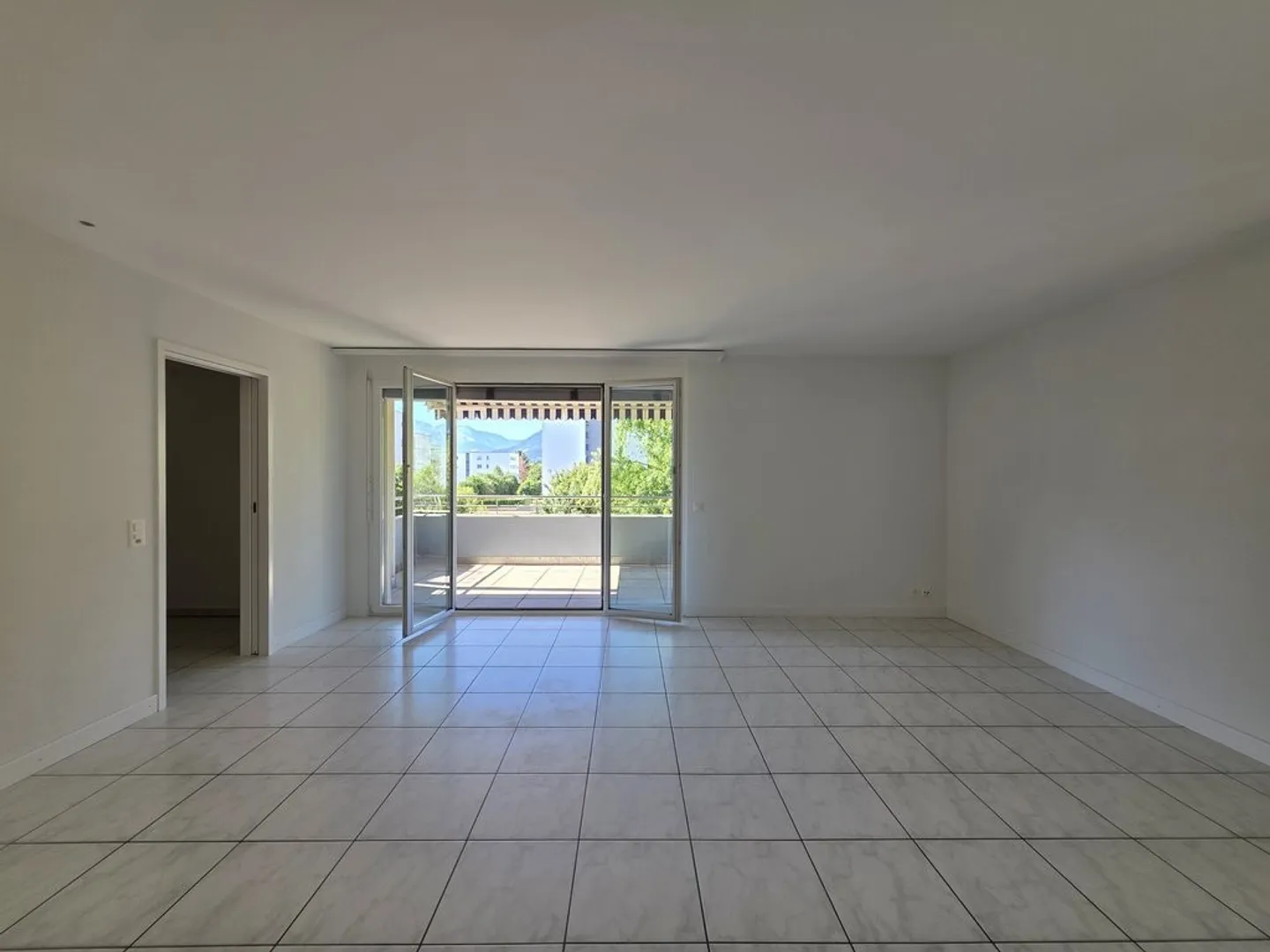 Appartamento 4.5 locali a CHF 2'080.-/mese spese incluse - Foto 2 di 8