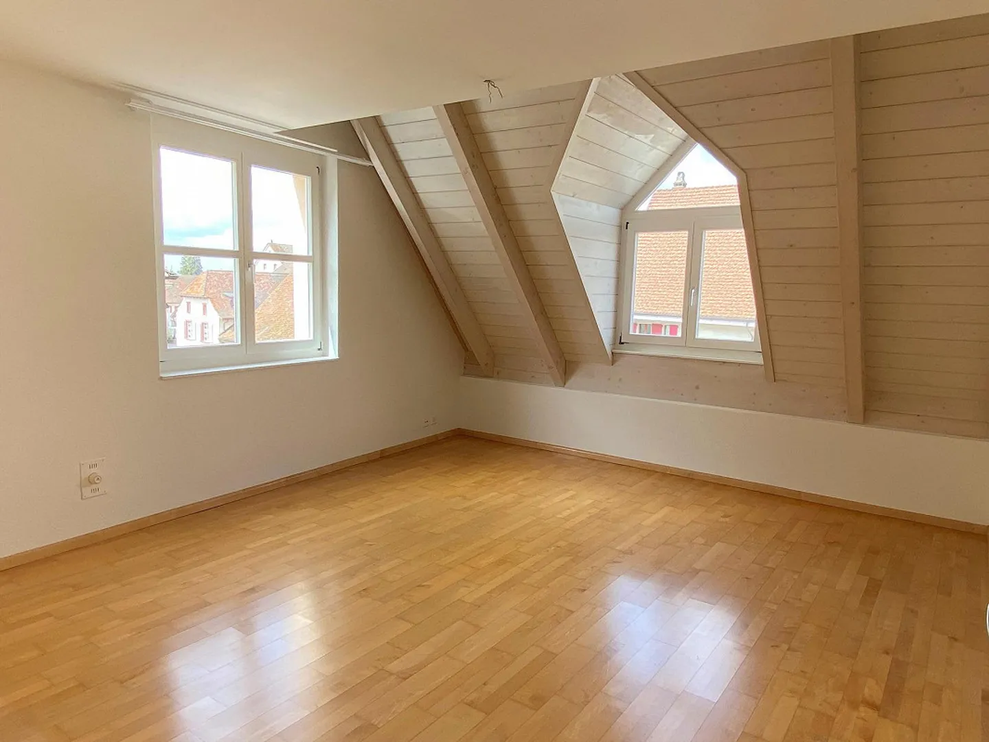 Appartement sous les toits au centre du village de Pratteln - Photo 2 sur 8