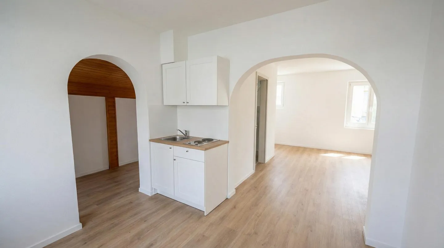 Charming 1.5 Room Bungalow in Central Location - Photo 4 of 4