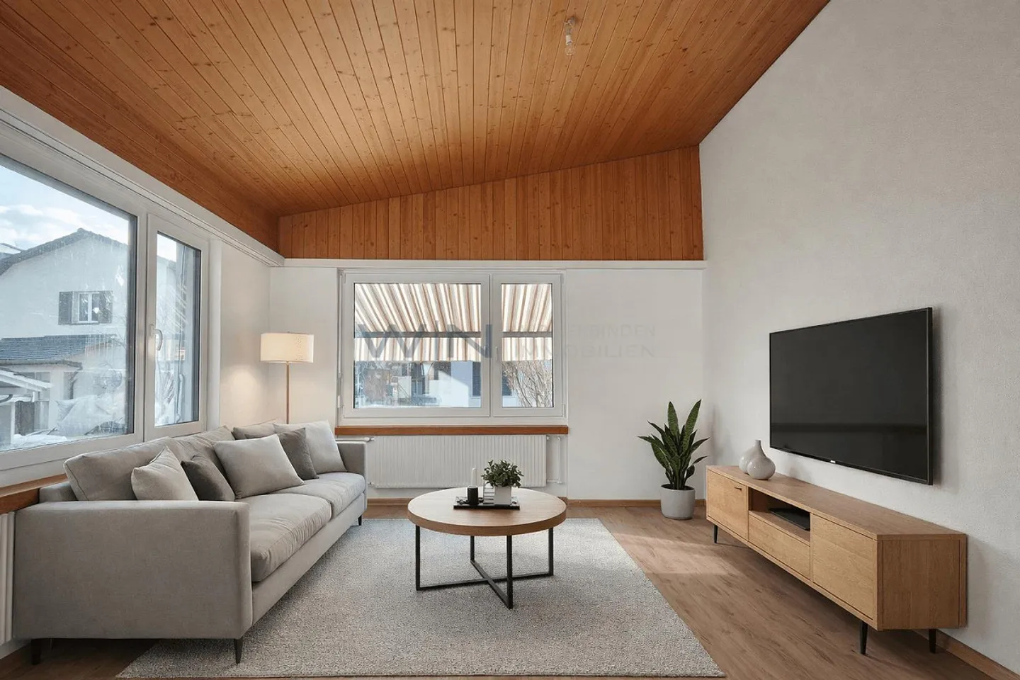 Geräumiges freistehendes Haus - Foto 2 von 11