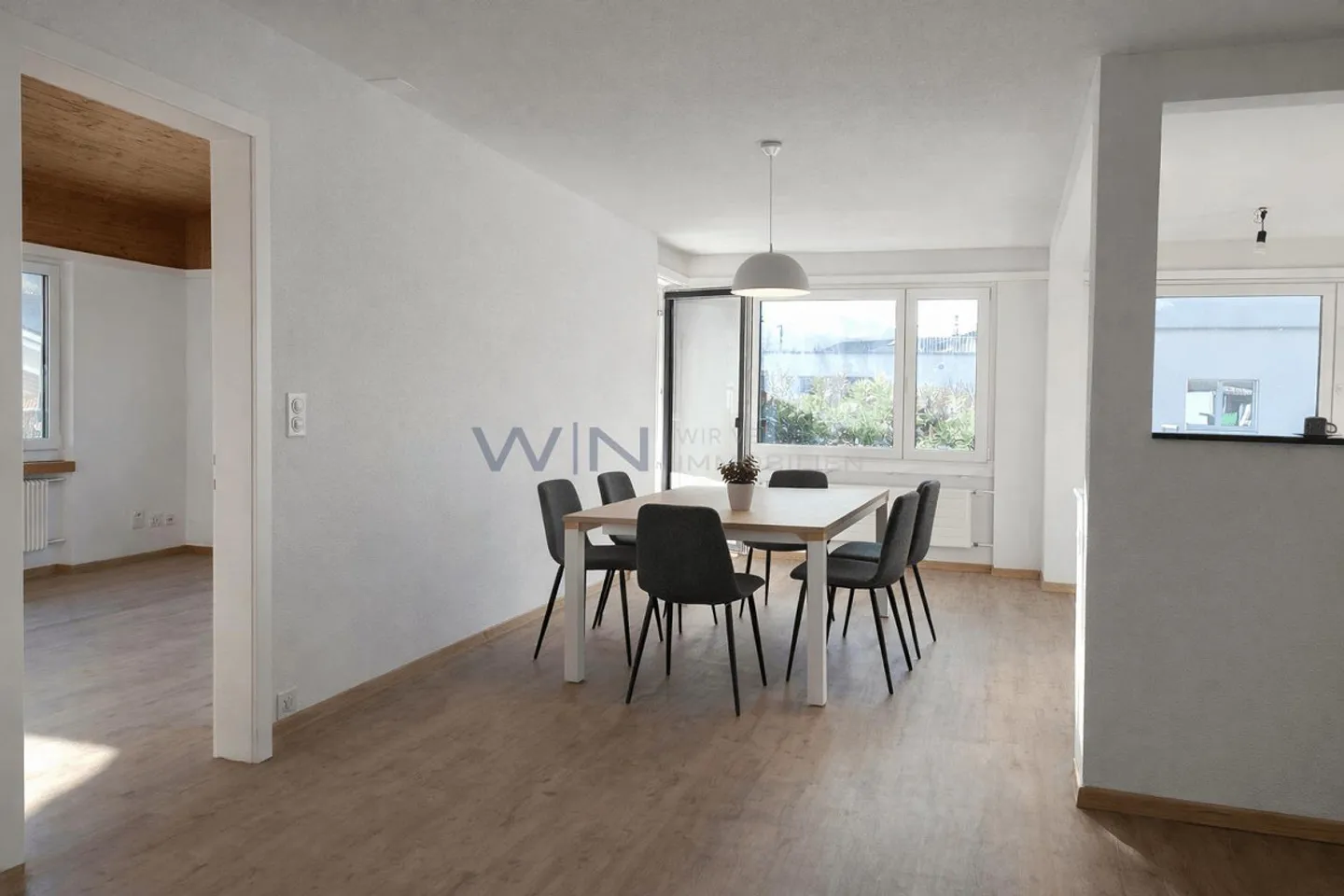 Geräumiges freistehendes Haus - Foto 3 von 11