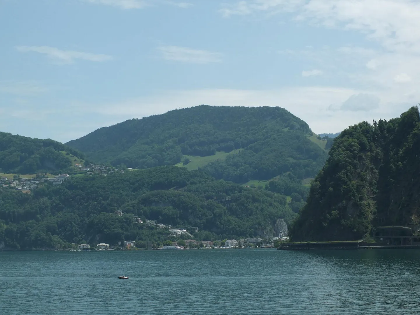 Charmante 4½-Zimmer-Wohnung mit toller See- und Bergsicht - Photo 1 of 12