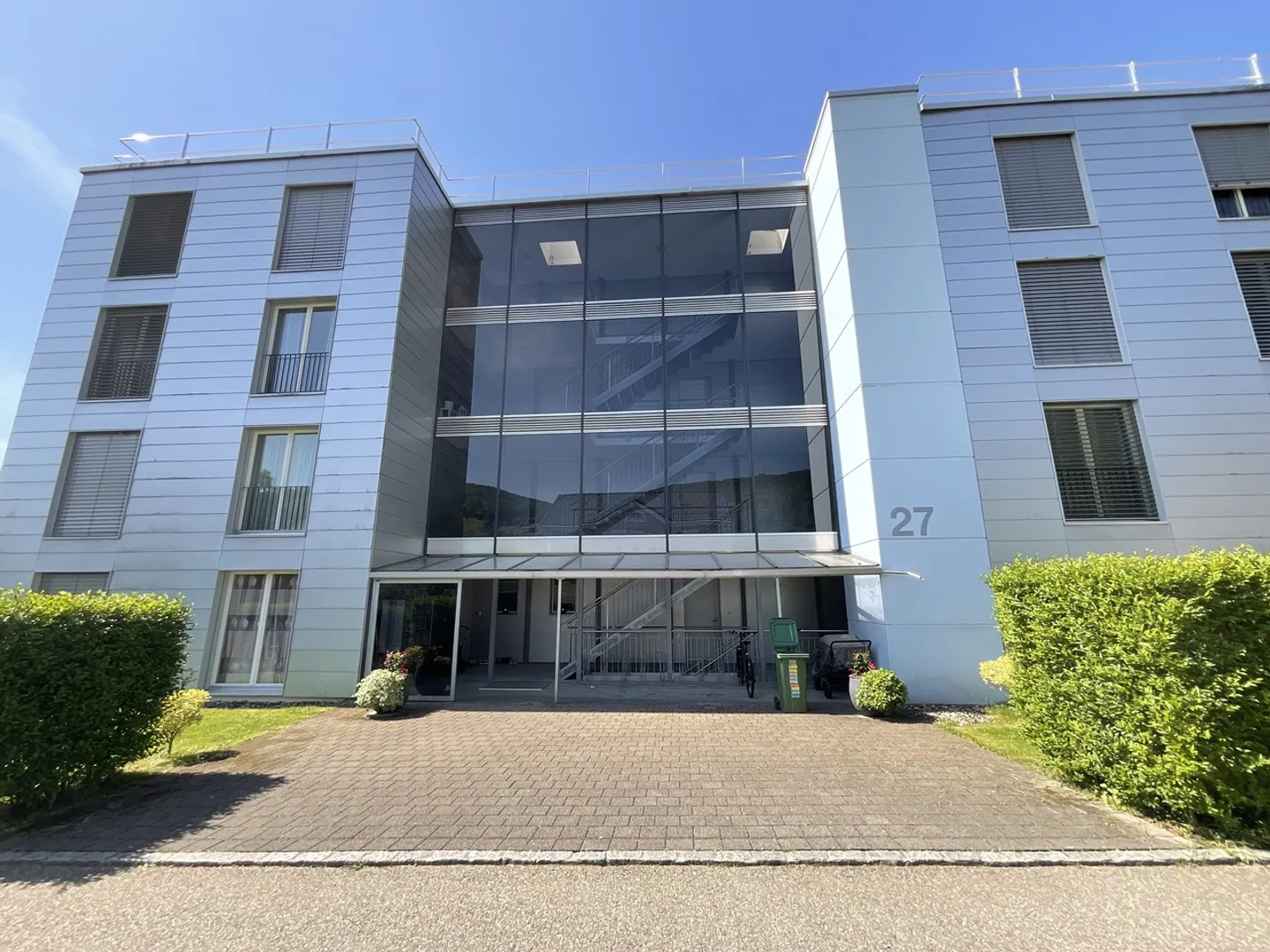 Modern 4.5-room apartment in idyllic location - Photo 1 of 10