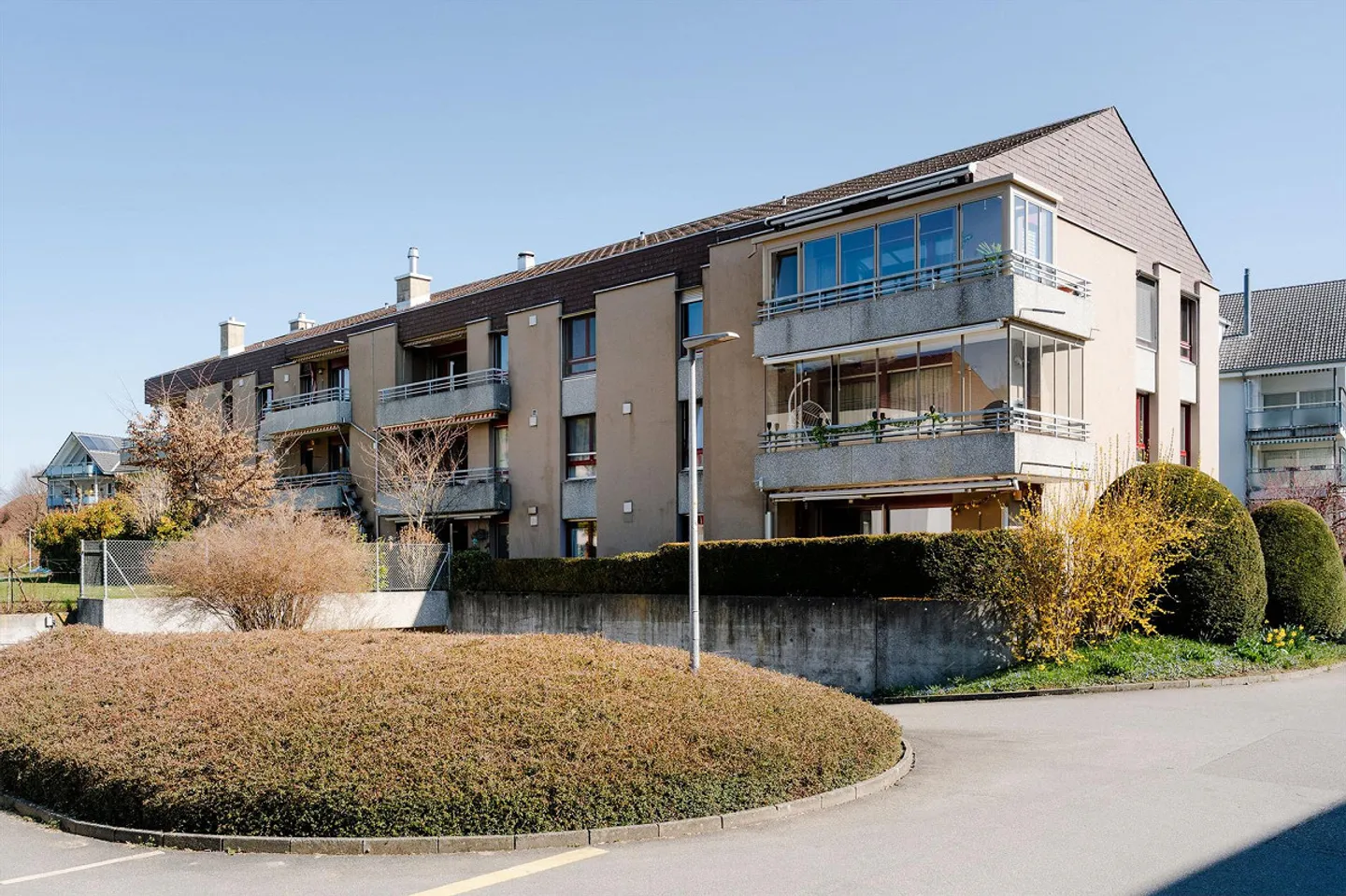 Living where life pulses and tranquility prevails - Photo 3 of 26