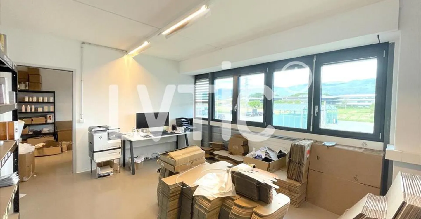 Office space for rent - Photo 3 of 9