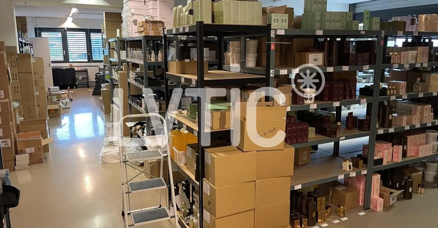 Office space for rent - Photo 4 of 9