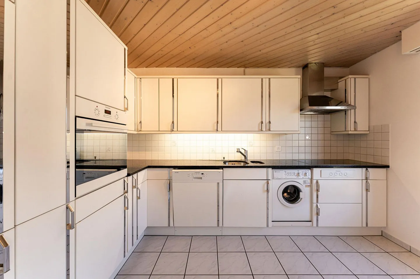 Living where life pulses and tranquility prevails - Photo 7 of 26