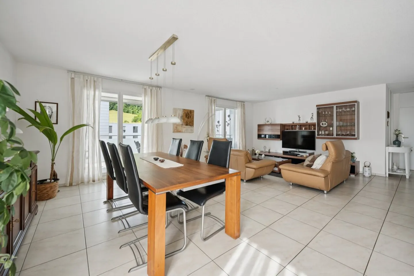 Modern 4.5-room apartment in idyllic location - Photo 3 of 10