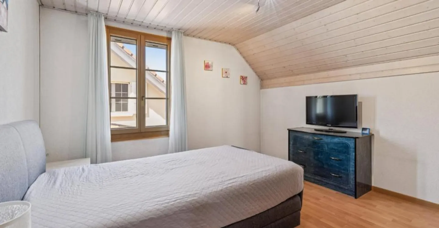 Charming Villa in Peaceful Setting - Photo 7 of 12