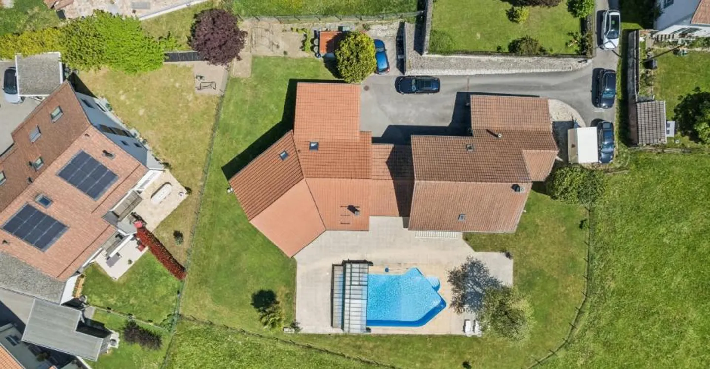 Charming Villa in Peaceful Setting - Photo 8 of 12