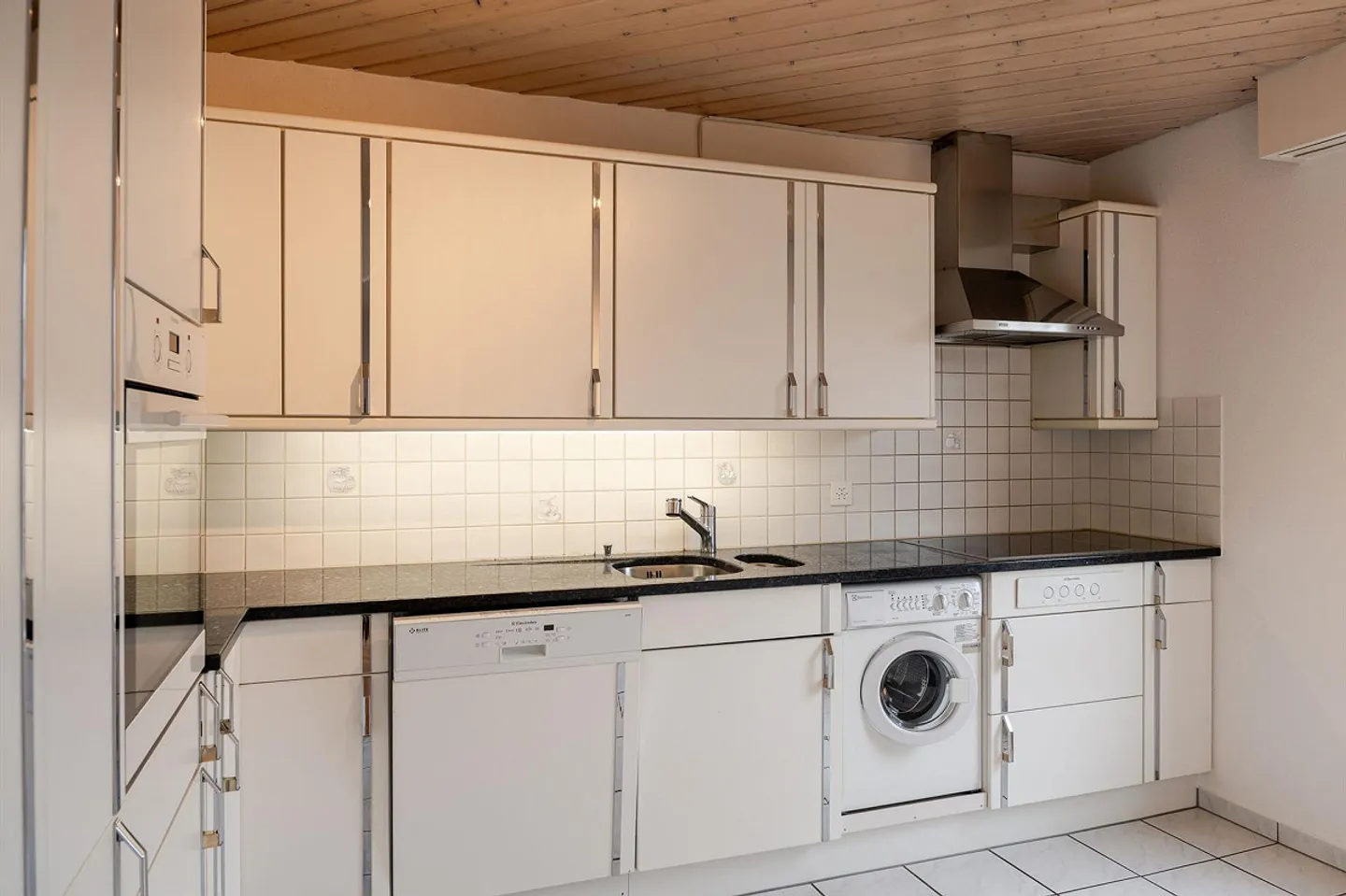 Living where life pulses and tranquility prevails - Photo 9 of 26