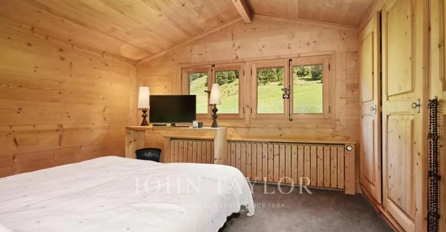 Charming Chalet with Mountain Views - Photo 4 of 8