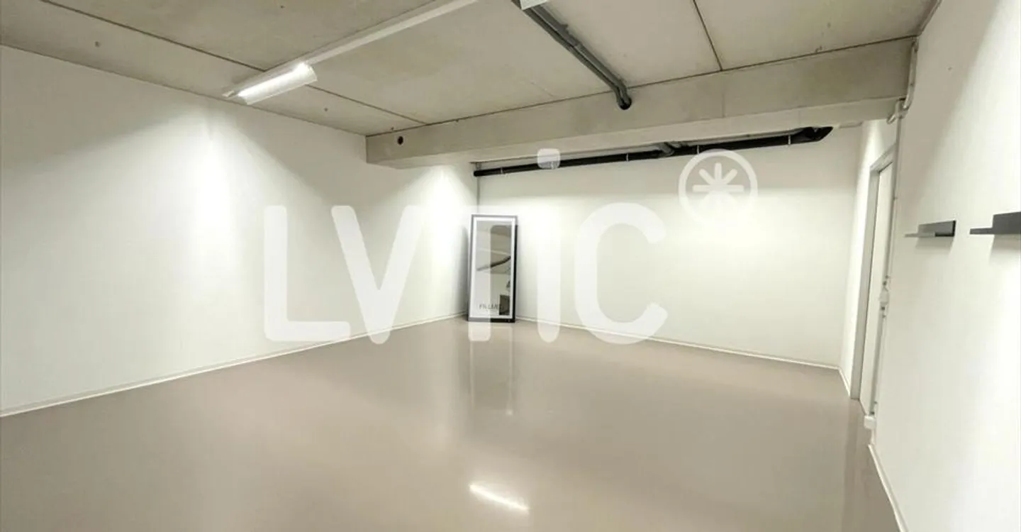 Office space for rent - Photo 5 of 9