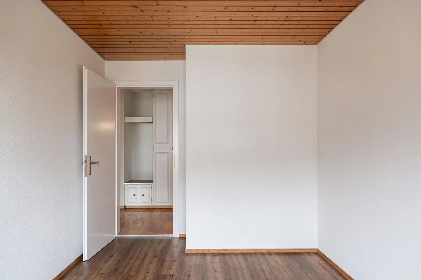 Living where life pulses and tranquility prevails - Photo 17 of 26