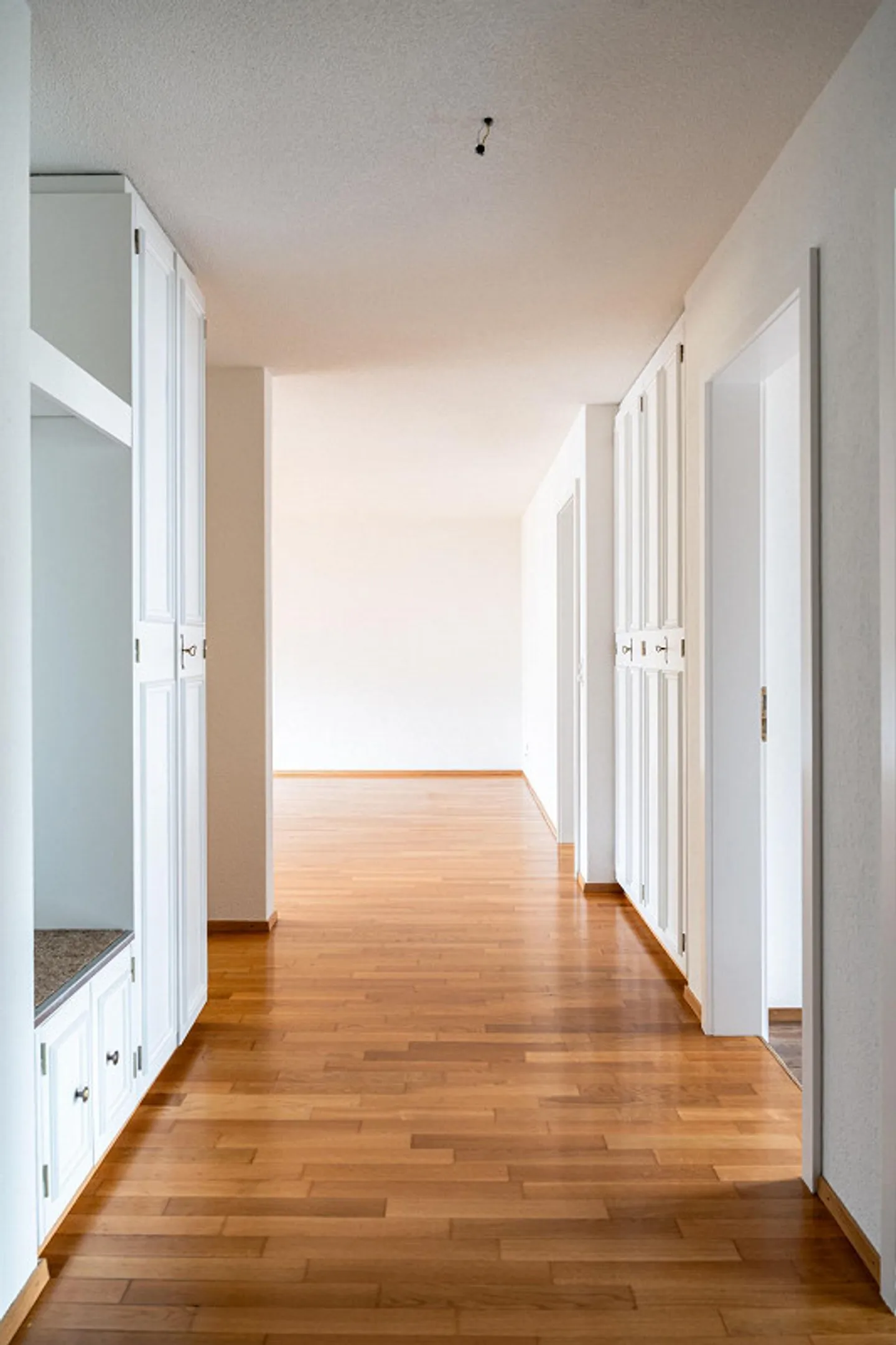 Living where life pulses and tranquility prevails - Photo 18 of 26