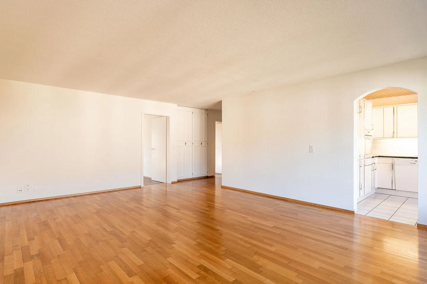 Living where life pulses and tranquility prevails - Photo 19 of 26