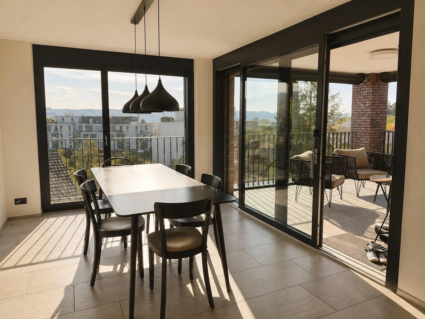 Appartamento d'angolo con vista lago libera e ampio spazio esterno - Foto 1 di 22