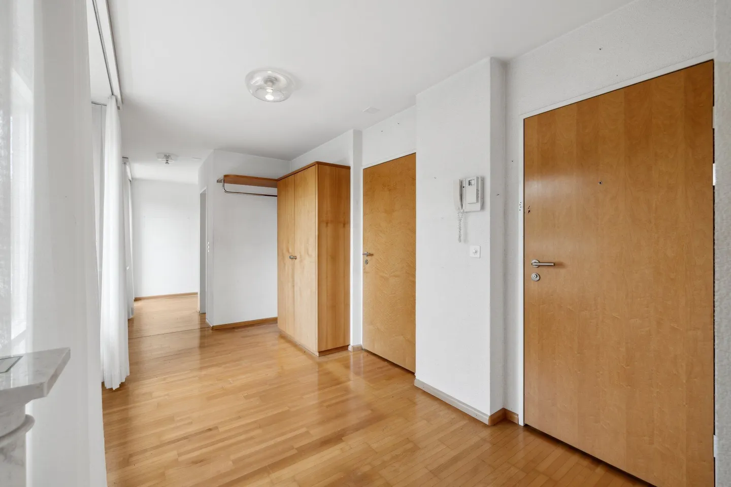 Belle appartement en attique de 3,5 pièces sur le Bruderholz avec grande terrasse et AEP - Photo 2 sur 13