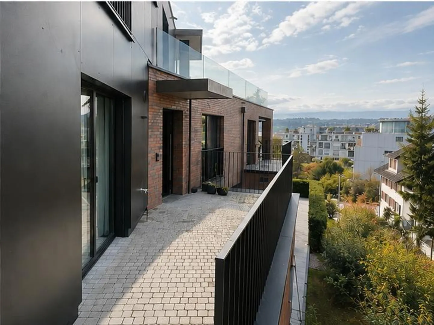 Appartamento d'angolo con vista lago libera e ampio spazio esterno - Foto 14 di 22