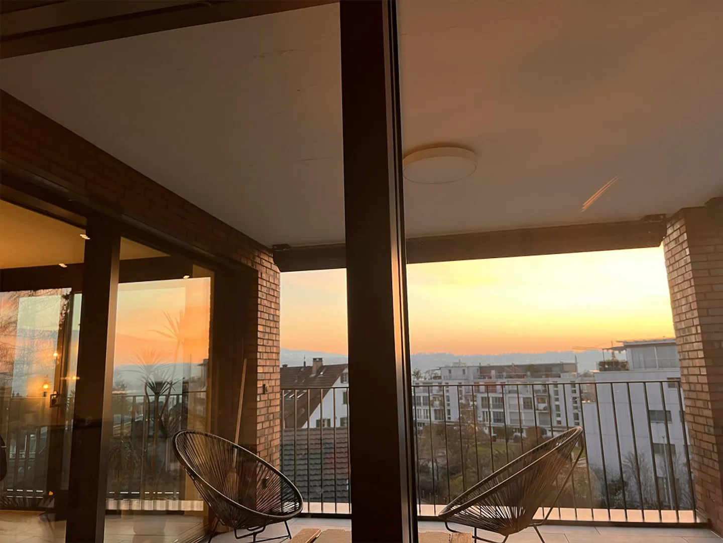 Appartamento d'angolo con vista lago libera e ampio spazio esterno - Foto 16 di 22