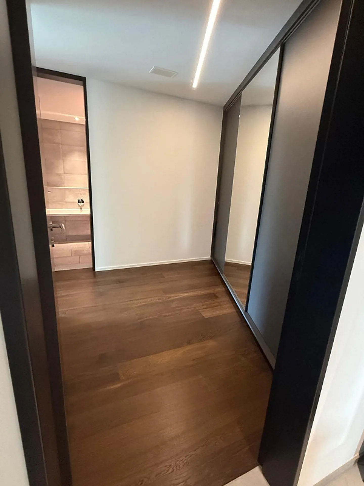 Appartamento d'angolo con vista lago libera e ampio spazio esterno - Foto 11 di 22